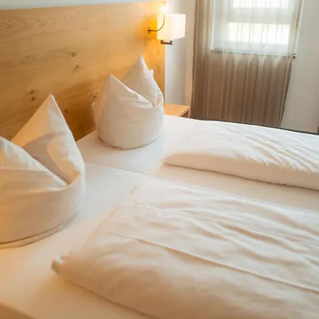 Hotel Poellners 20 Min Von Muenchen Hbf 3*